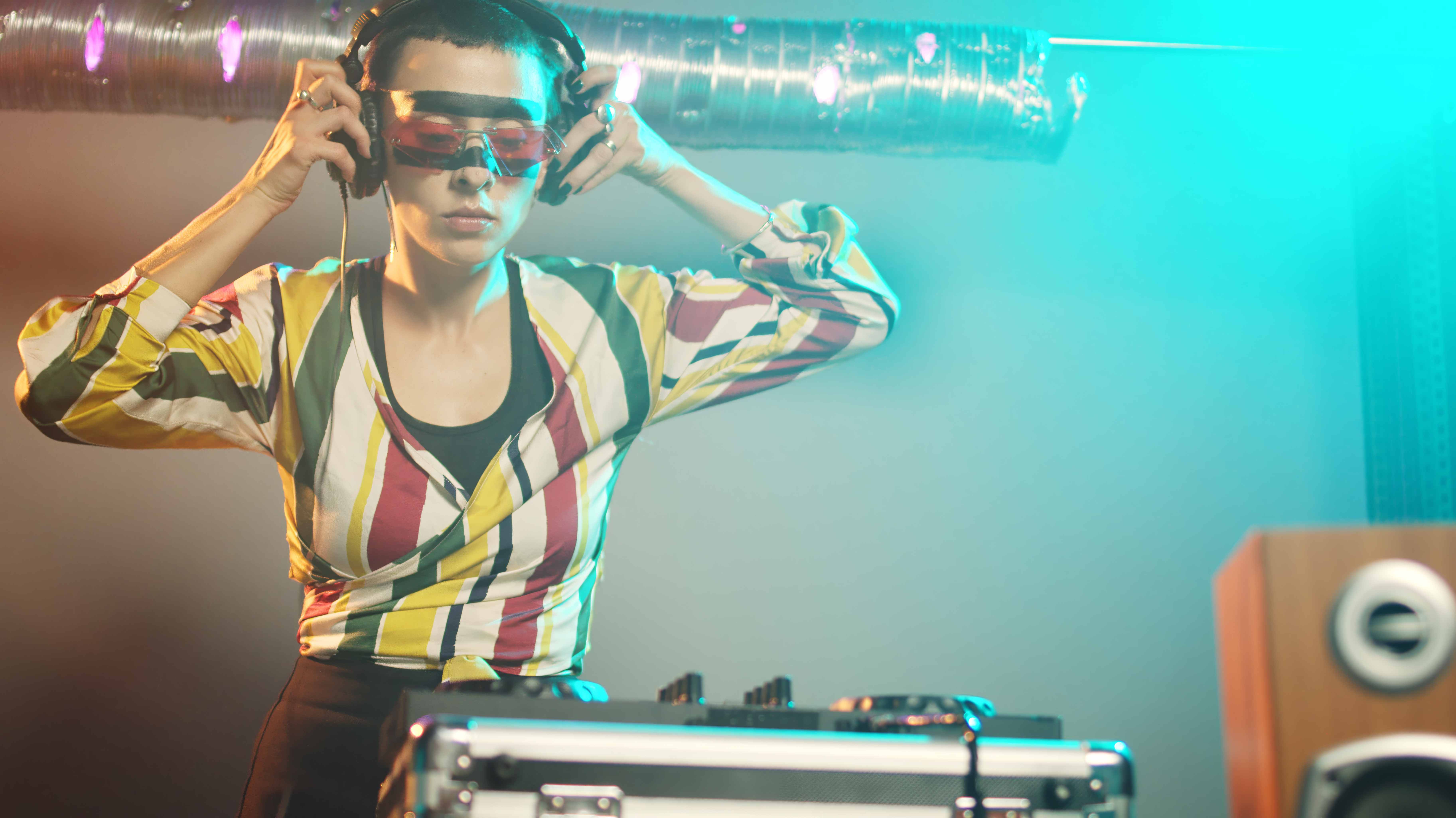 Поп-музыка 90-х: от рейва до латиноамериканских ритмов